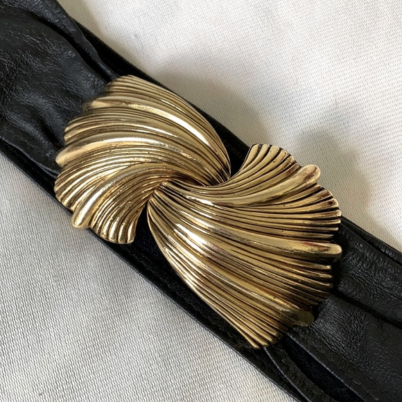 Accessories - Vintage genuine leather belt with Bow Clasp